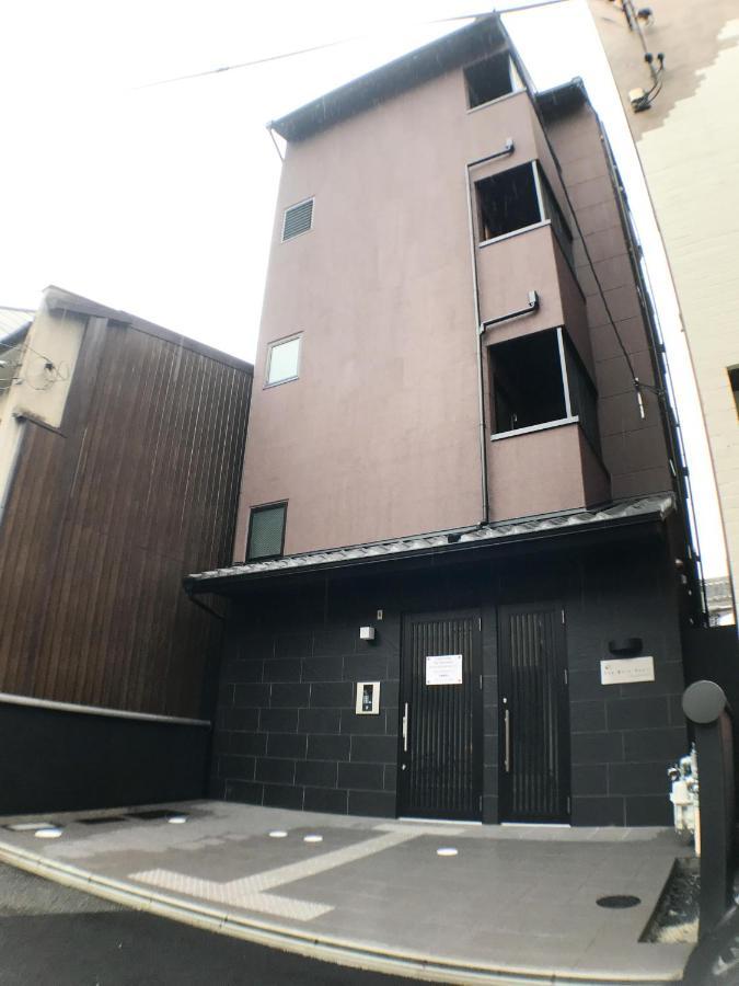 One More Heart Station South 4